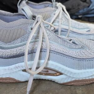 NIKE COSMIC UNITY 3 ATHLETIC WOMENS SZ 8